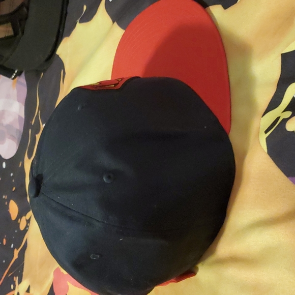 Superman hat. DC comics - Picture 2 of 6